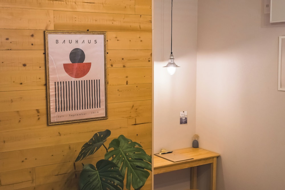 甲府盆地の山々を望む山小屋風キャビン|シングルベッド4台 客室8 | wanderlust STAY