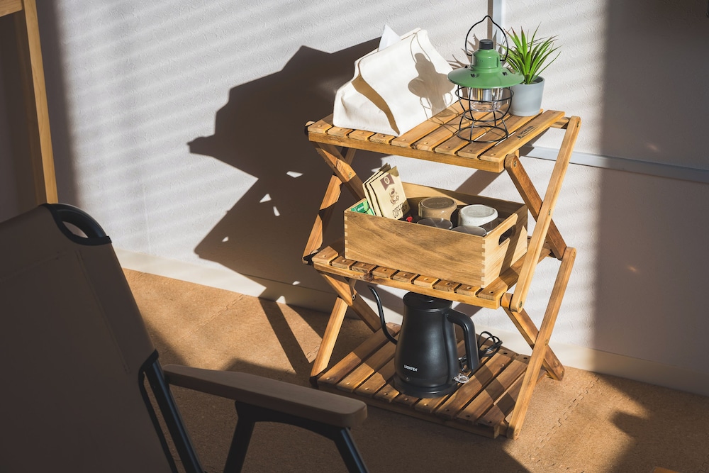 甲府盆地の山々を望む山小屋風キャビン|シングルベッド4台 客室14 | wanderlust STAY