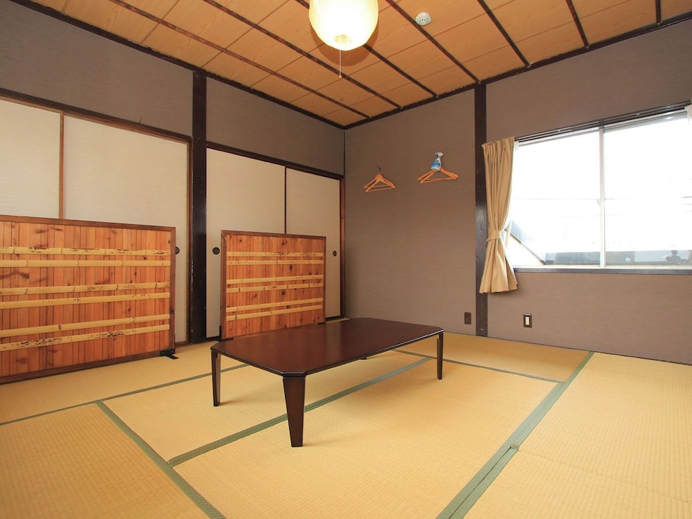 和室8畳（12～13平米） | ゲストハウス月が綺麗ですね