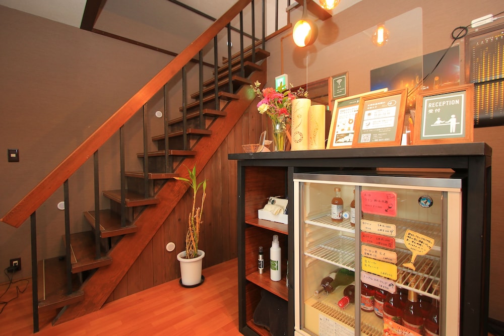 フロント1 | ゲストハウス月が綺麗ですね