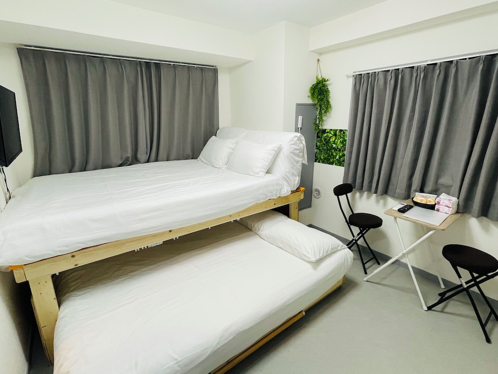 エコノミー ツインルーム 禁煙 シティビュー 客室5 | GLOU Shinjuku Family