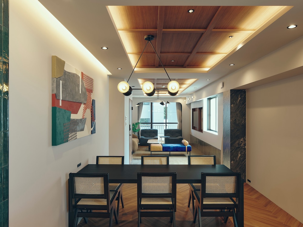 スーペリア スタジオスイート リビング エリア5 | illi Surp Shiba-Park