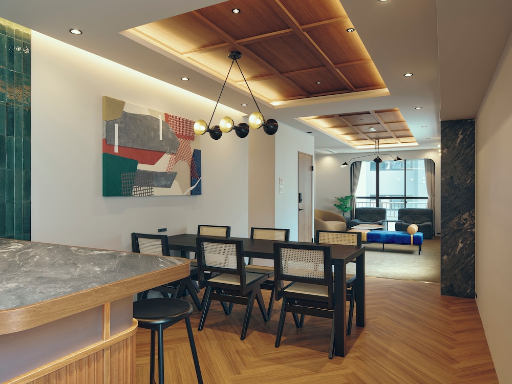 スーペリア スタジオスイート リビング エリア4 | illi Surp Shiba-Park