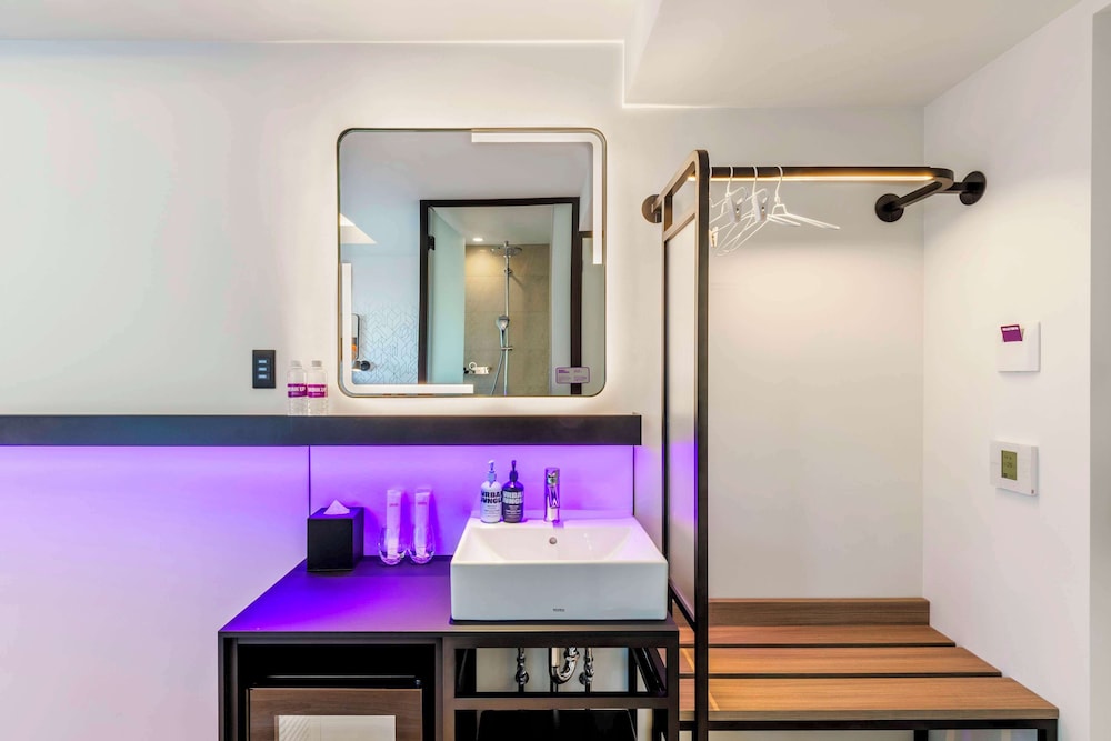 プレミア ダブルルーム 客室の設備とサービス0 | YOTEL Tokyo Ginza