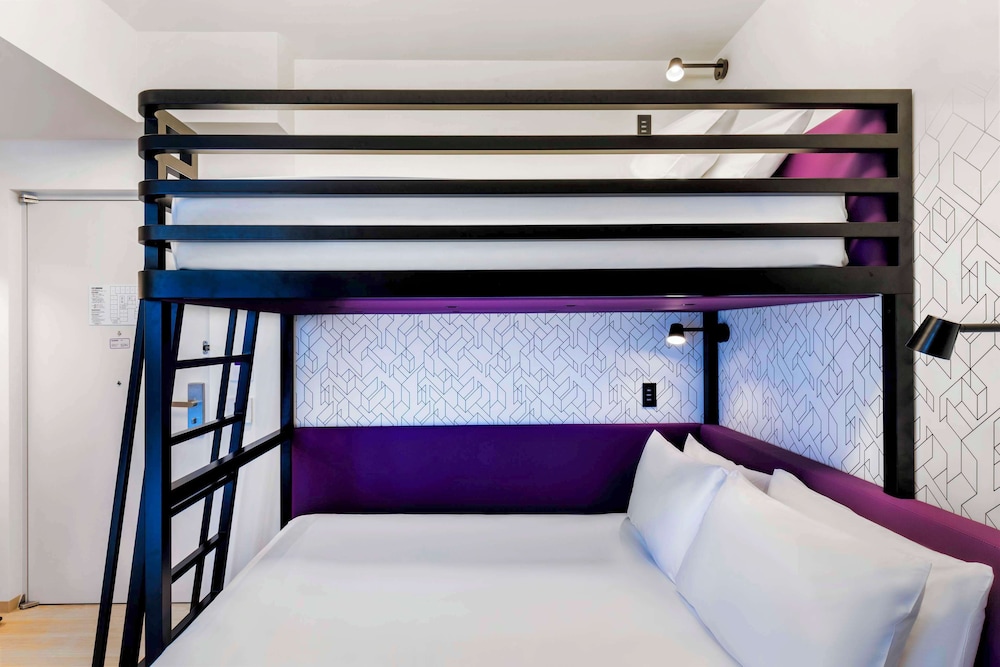 スタンダード ツインルーム シングルベッド 2 台 | YOTEL Tokyo Ginza