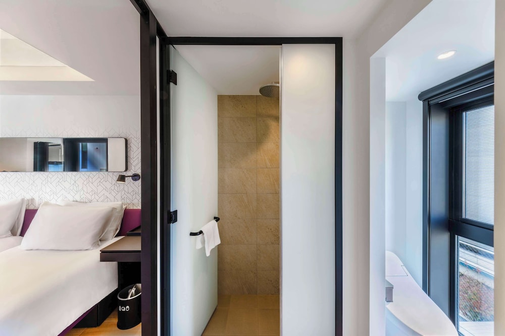 スタンダード ツインルーム バスルーム3 | YOTEL Tokyo Ginza