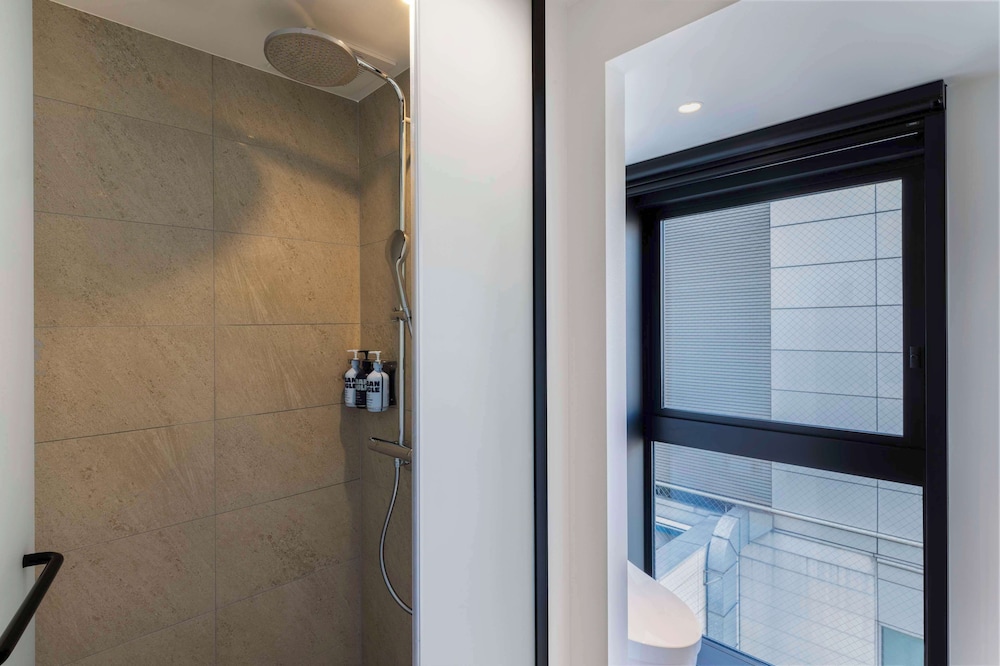 スタンダード ツインルーム バスルーム4 | YOTEL Tokyo Ginza