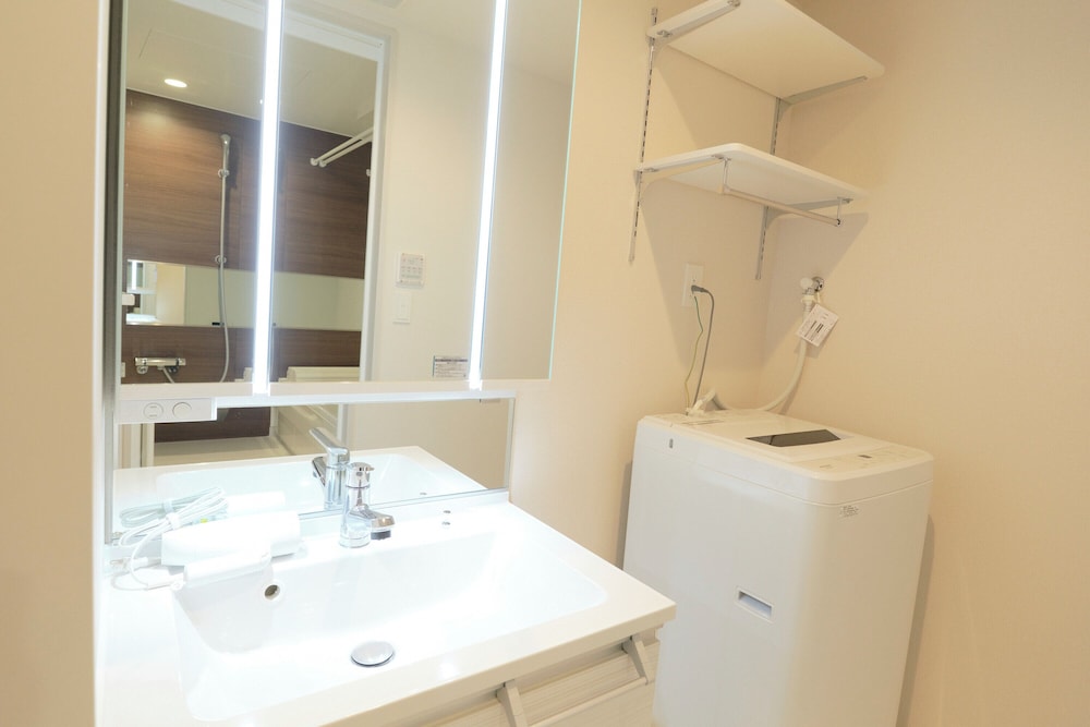 101/Non-smoking/6ppl 客室の設備とサービス1 | エブリネット新宿 II by Tranova