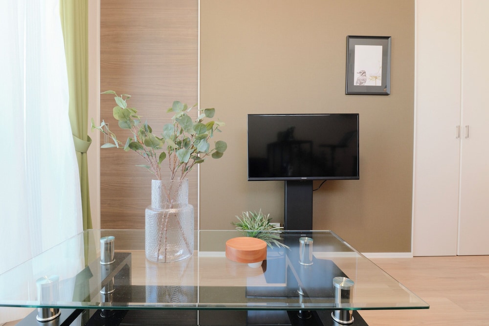 101/Non-smoking/6ppl リビング エリア5 | エブリネット新宿 II by Tranova