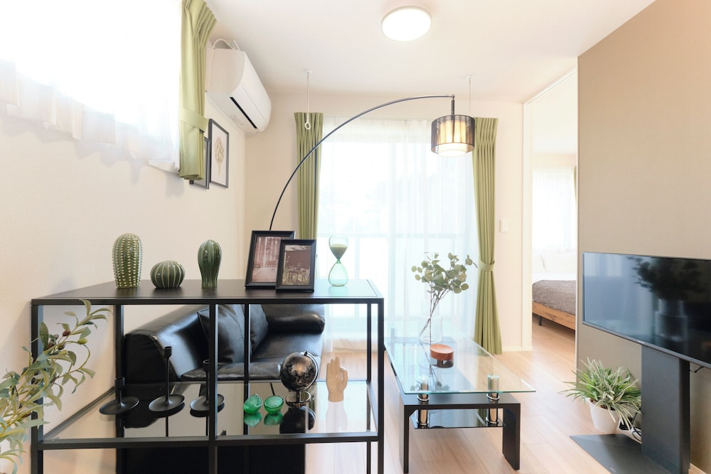 101/Non-smoking/6ppl リビング エリア0 | エブリネット新宿 II by Tranova