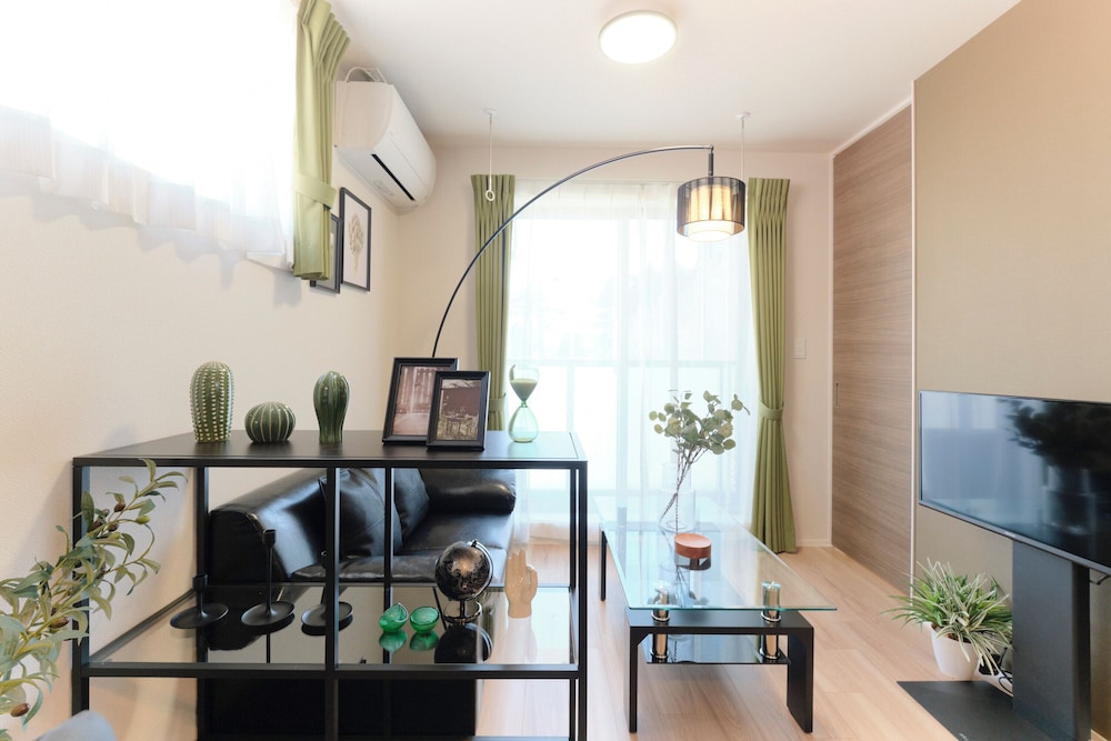 Aタイプ (6名収容) 禁煙 リビング エリア3 | エブリネット新宿 II by Tranova