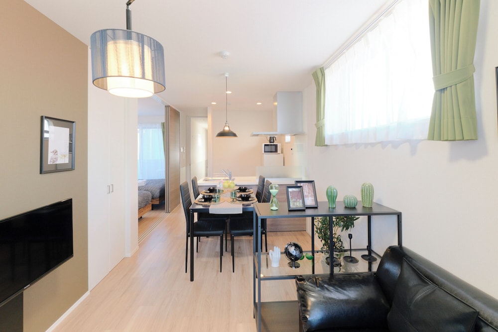 101/Non-smoking/6ppl リビング エリア3 | エブリネット新宿 II by Tranova