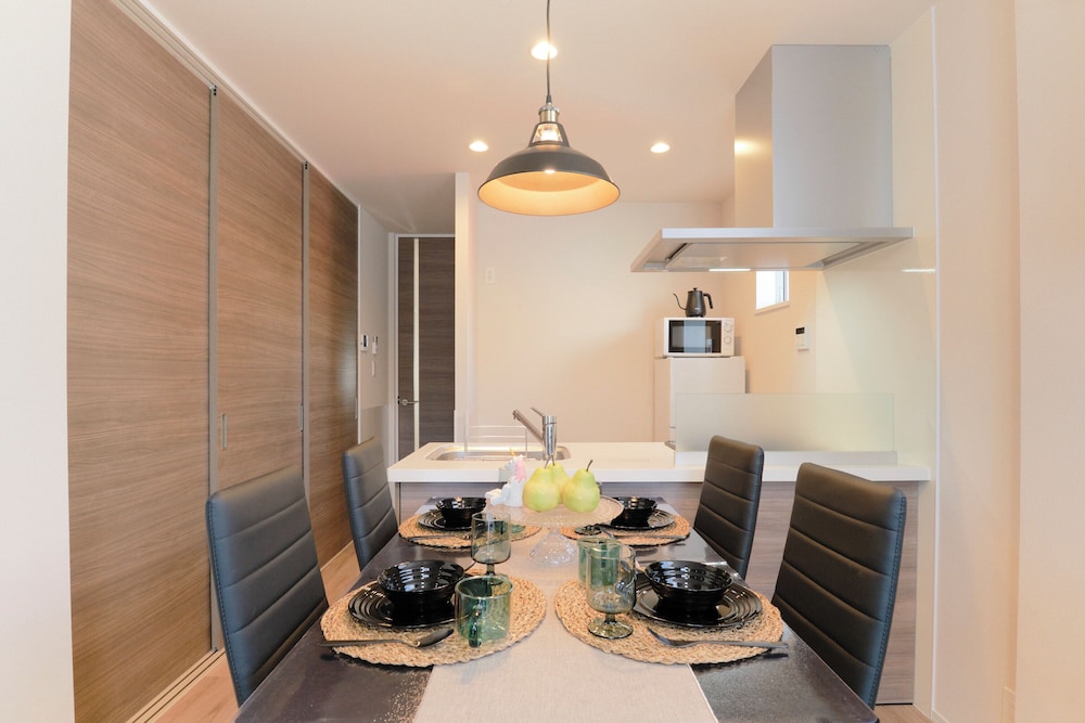 Aタイプ (6名収容) 禁煙 リビング エリア2 | エブリネット新宿 II by Tranova