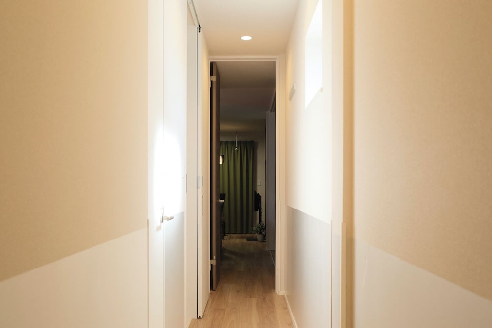 101/Non-smoking/6ppl 客室6 | エブリネット新宿 II by Tranova