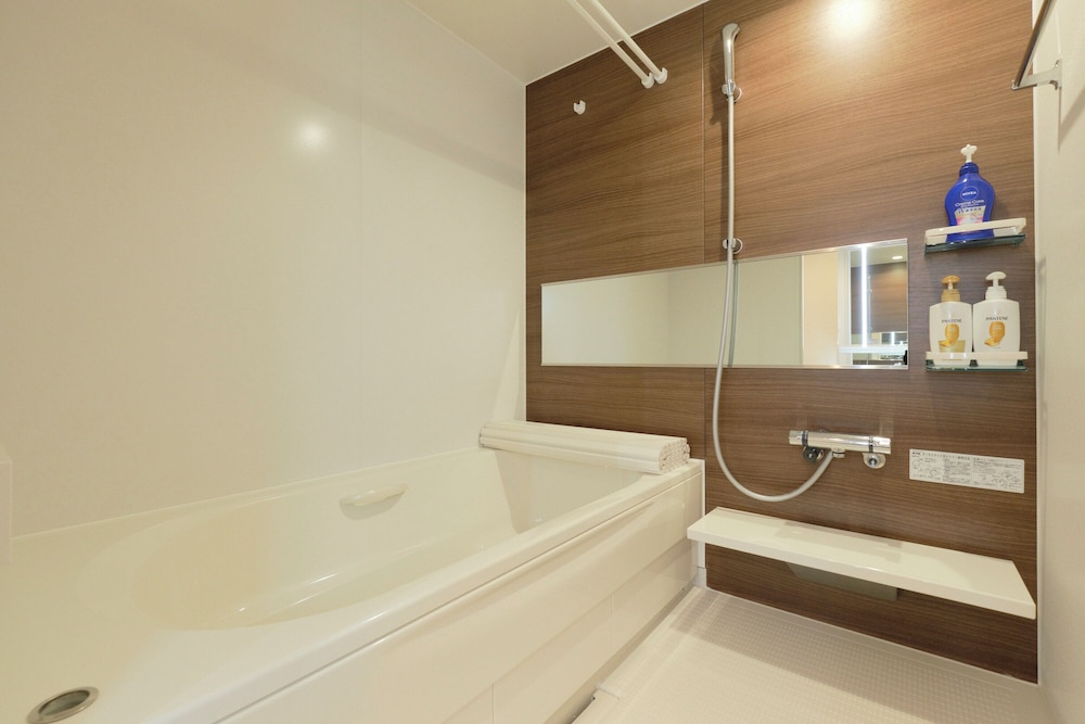 Aタイプ (6名収容) 禁煙 バスルーム0 | エブリネット新宿 II by Tranova