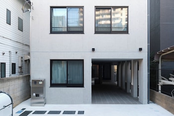 Fuente Nishi Sugamo by Tranova