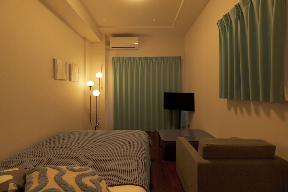 D (3人収容) 禁煙 客室1 | G-Stage 01 IKEBUKURO by Tranova