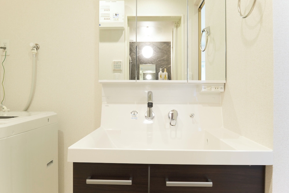 A (4人収容) 禁煙 (101) バスルーム3 | G-Stage 01 IKEBUKURO by Tranova