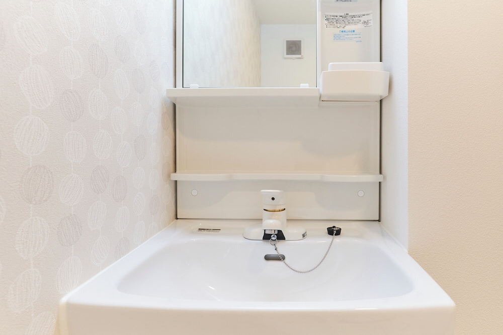 B 禁煙 バスルーム1 | SKY UP 押上 by Tranova