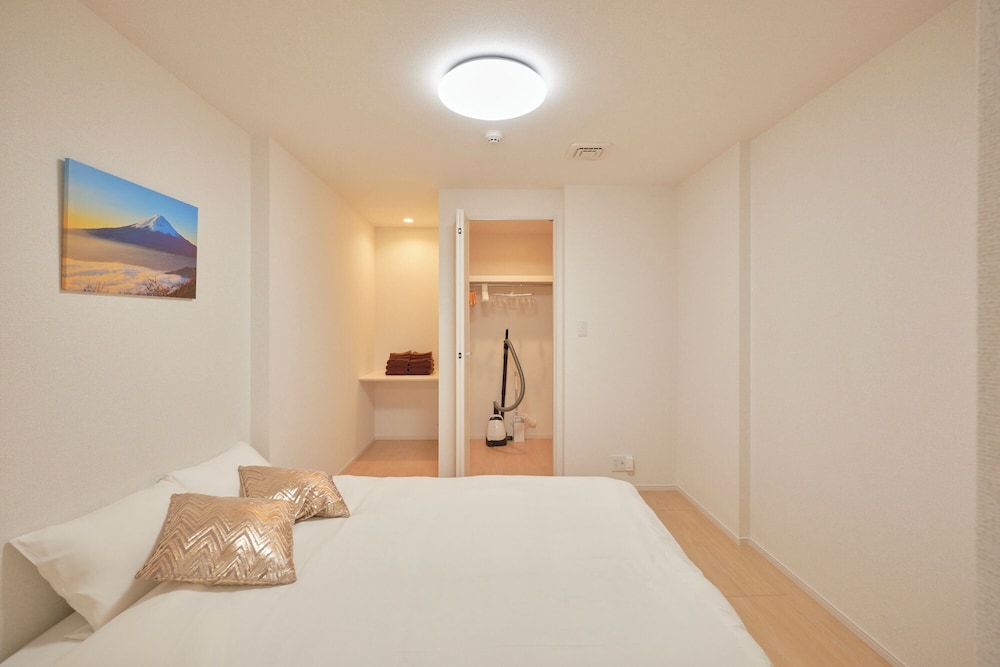 102/Non-smoking/6ppl 客室25 | J-ARC 曙橋 by Tranova