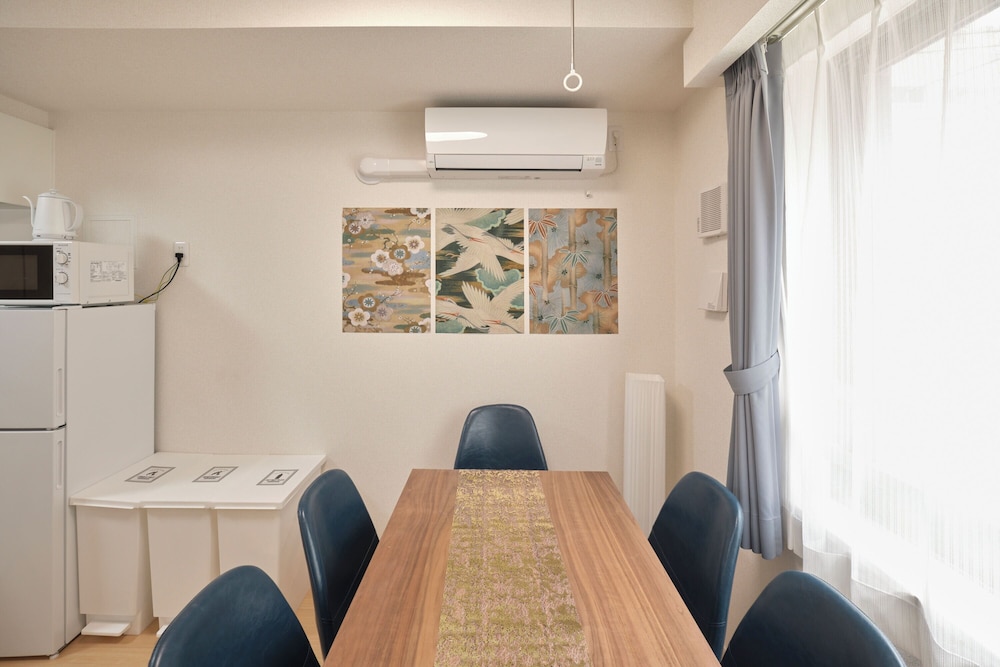 A (6名収容) 禁煙 リビング エリア2 | J-ARC 曙橋 by Tranova