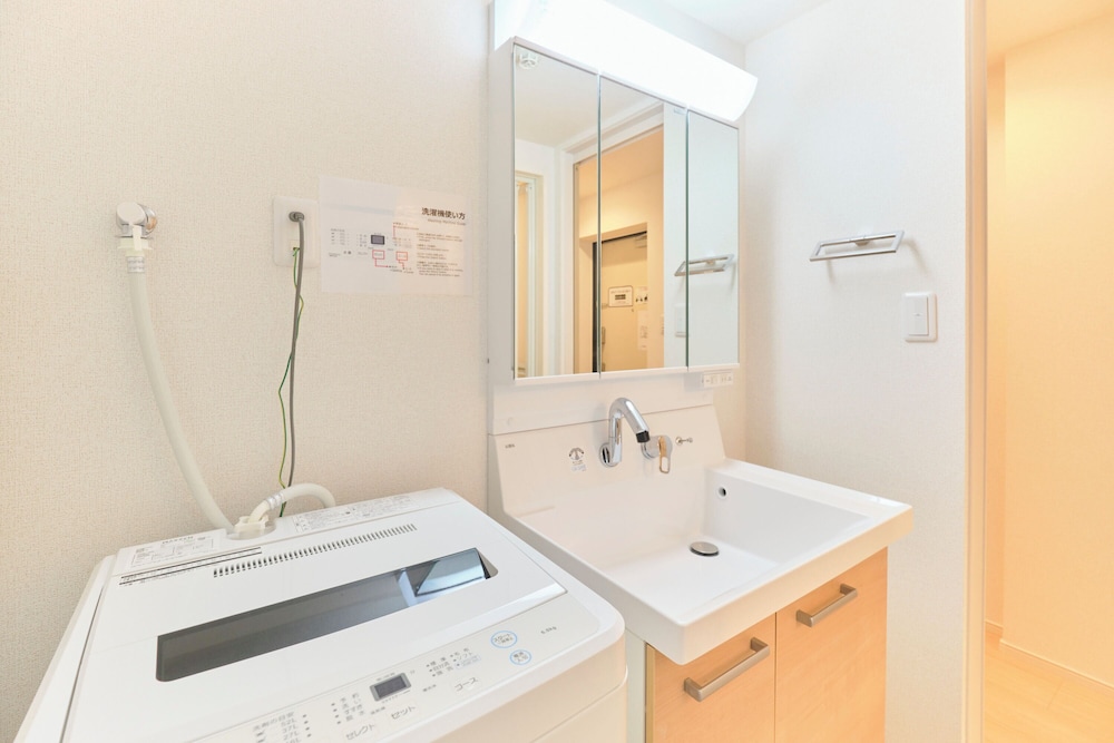 B (6名収容) 禁煙 バスルーム3 | J-ARC 曙橋