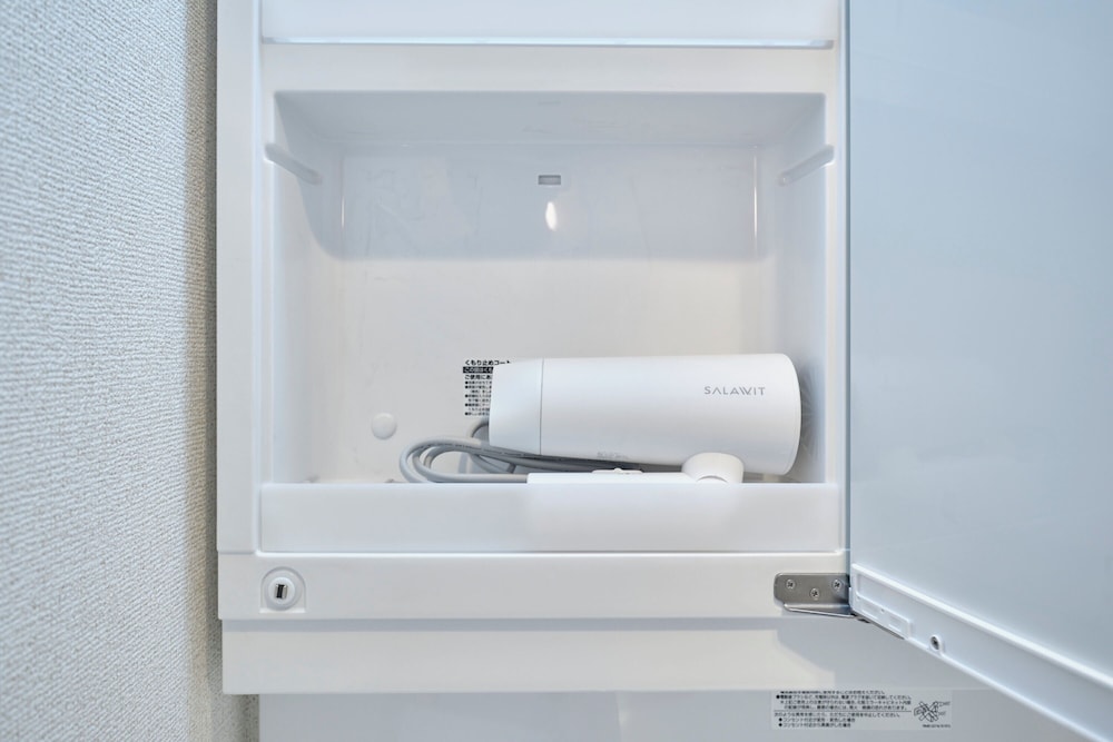 102/Non-smoking/6ppl 客室の設備とサービス3 | J-ARC 曙橋 by Tranova