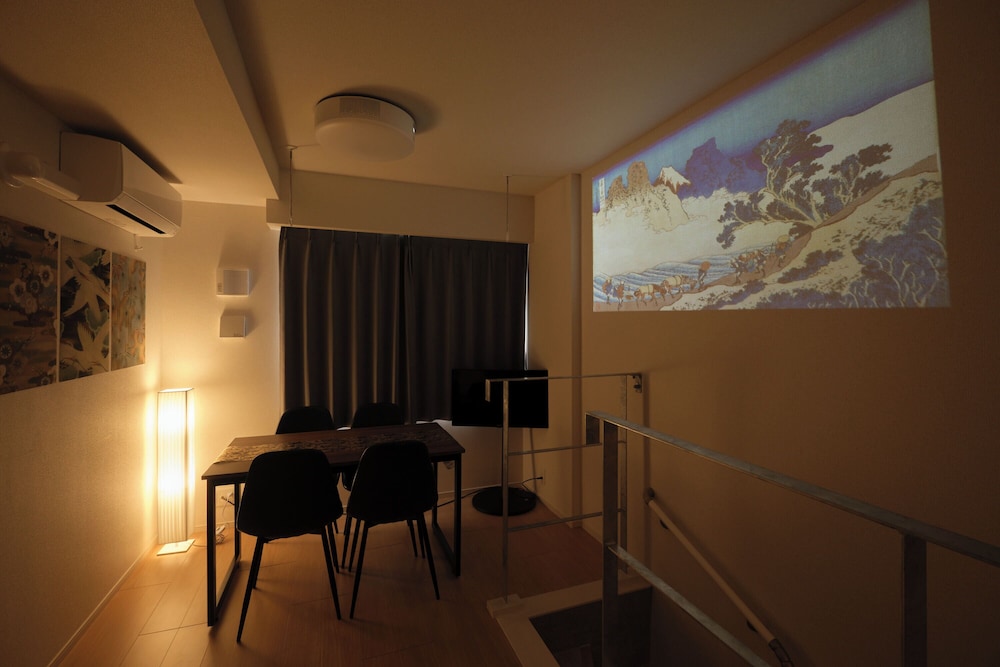 102/Non-smoking/6ppl 客室8 | J-ARC 曙橋 by Tranova