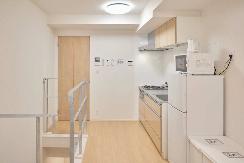 102/Non-smoking/6ppl 客室22 | J-ARC 曙橋 by Tranova