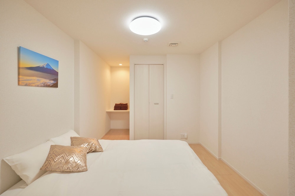 102/Non-smoking/6ppl 客室11 | J-ARC 曙橋 by Tranova