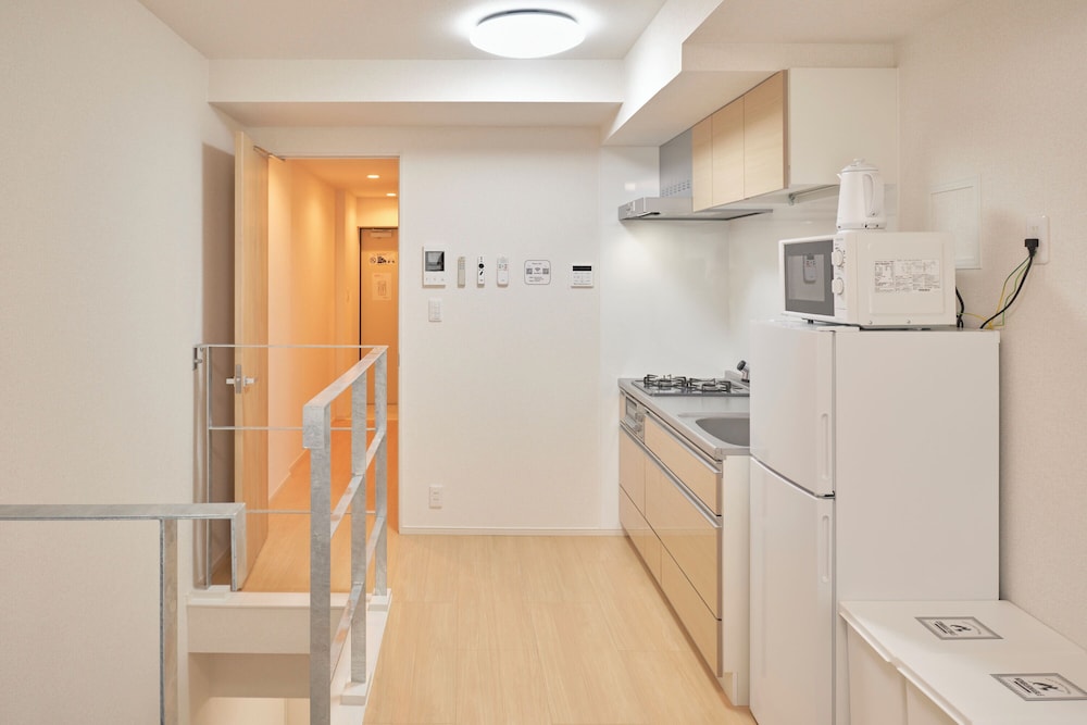 102/Non-smoking/6ppl 客室23 | J-ARC 曙橋 by Tranova