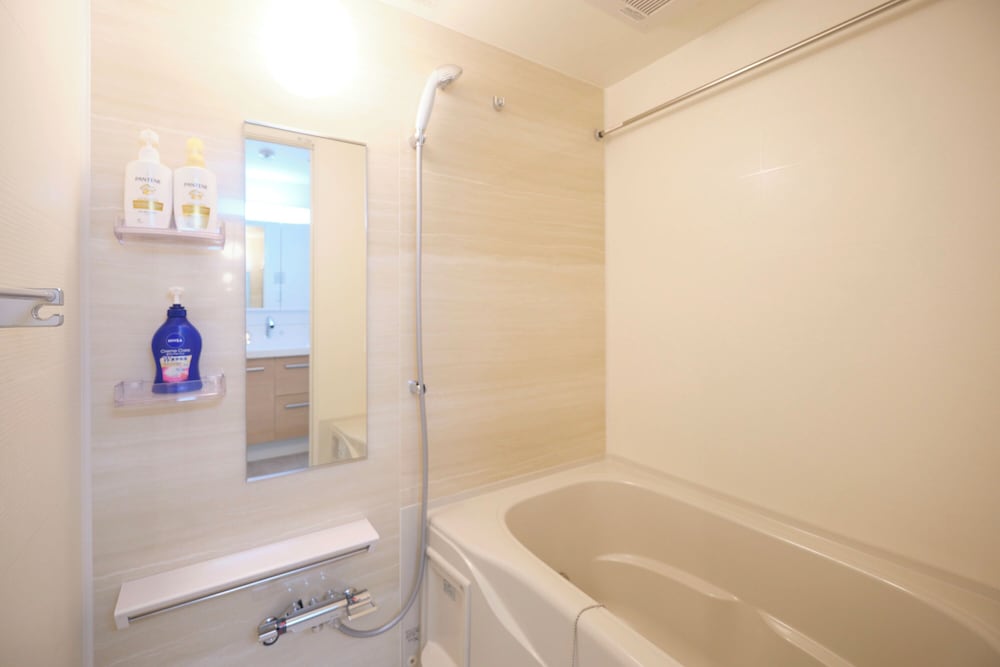 B (6名収容) 禁煙 バスルーム1 | J-ARC 曙橋