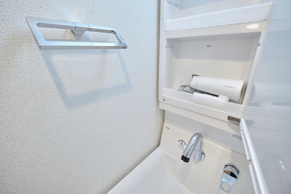 A (6名収容) 禁煙 バスルーム1 | J-ARC 曙橋 by Tranova