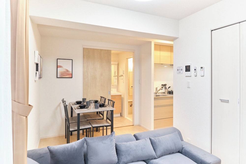 C (7名収容) 禁煙 リビング エリア1 | J-ARC 曙橋 by Tranova