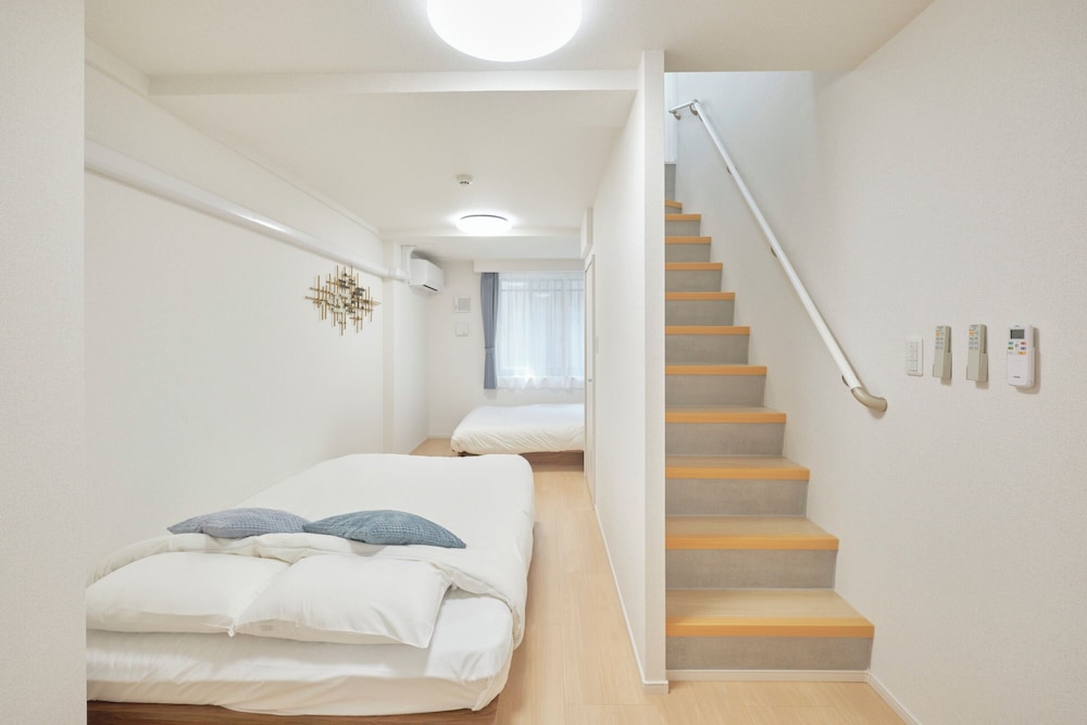 102/Non-smoking/6ppl 客室12 | J-ARC 曙橋 by Tranova