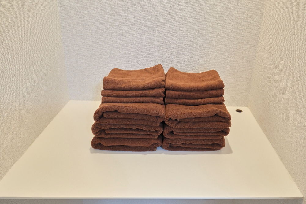 102/Non-smoking/6ppl 客室18 | J-ARC 曙橋 by Tranova