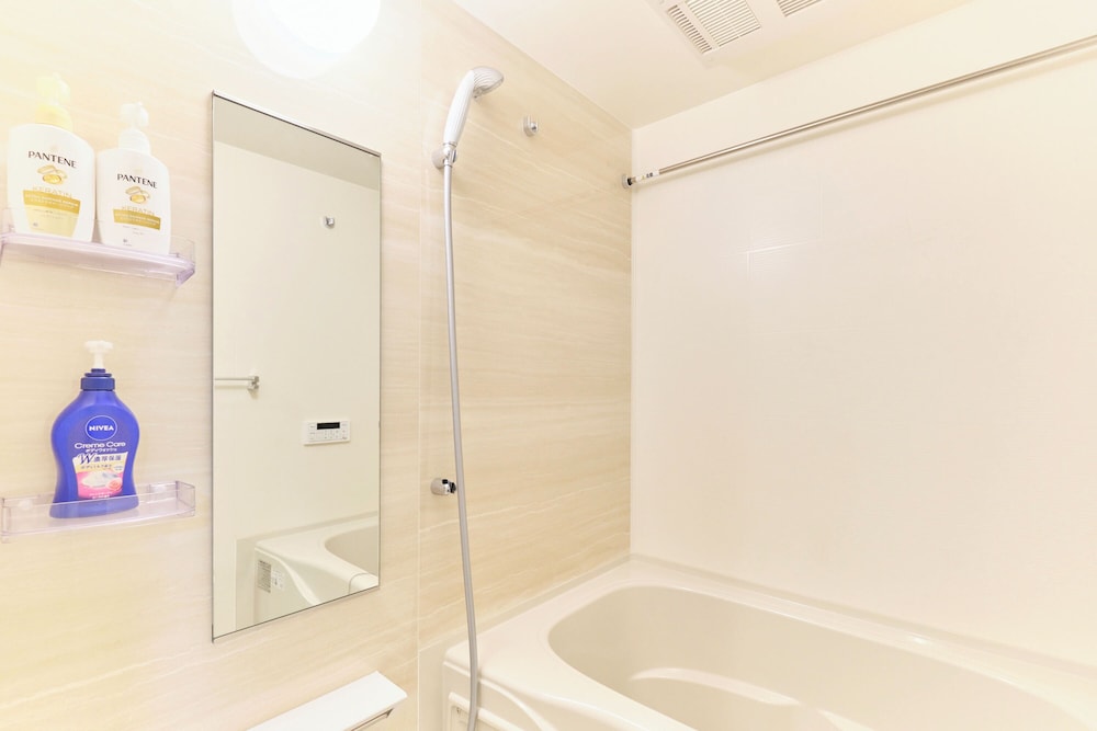 C (7名収容) 禁煙 バスルーム1 | J-ARC 曙橋 by Tranova