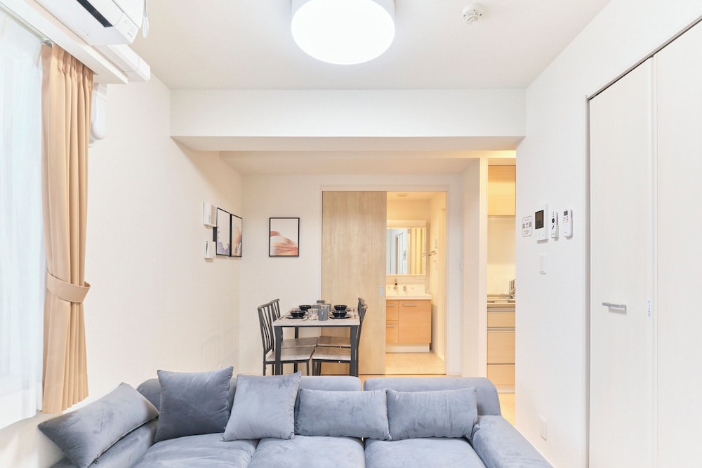 C (7名収容) 禁煙 リビング エリア4 | J-ARC 曙橋 by Tranova