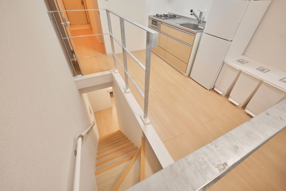 A (6名収容) 禁煙 リビング エリア5 | J-ARC 曙橋 by Tranova