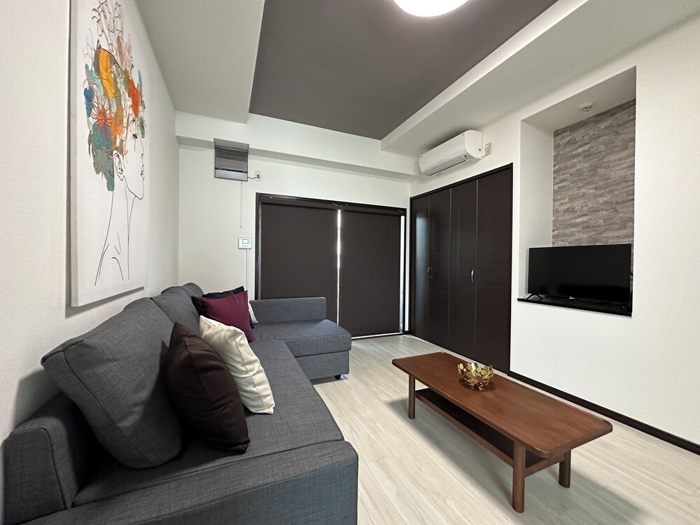 デラックス アパートメント リビング エリア0 | LUXES 比治山 601