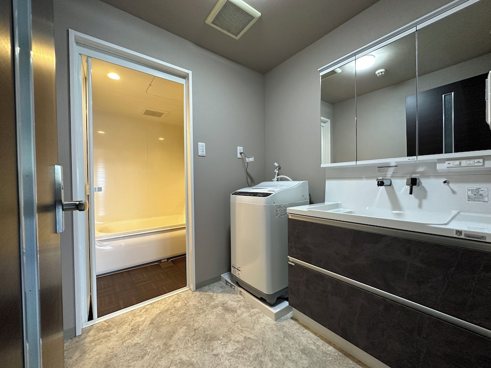 デラックス アパートメント バスルーム0 | LUXES 比治山 601