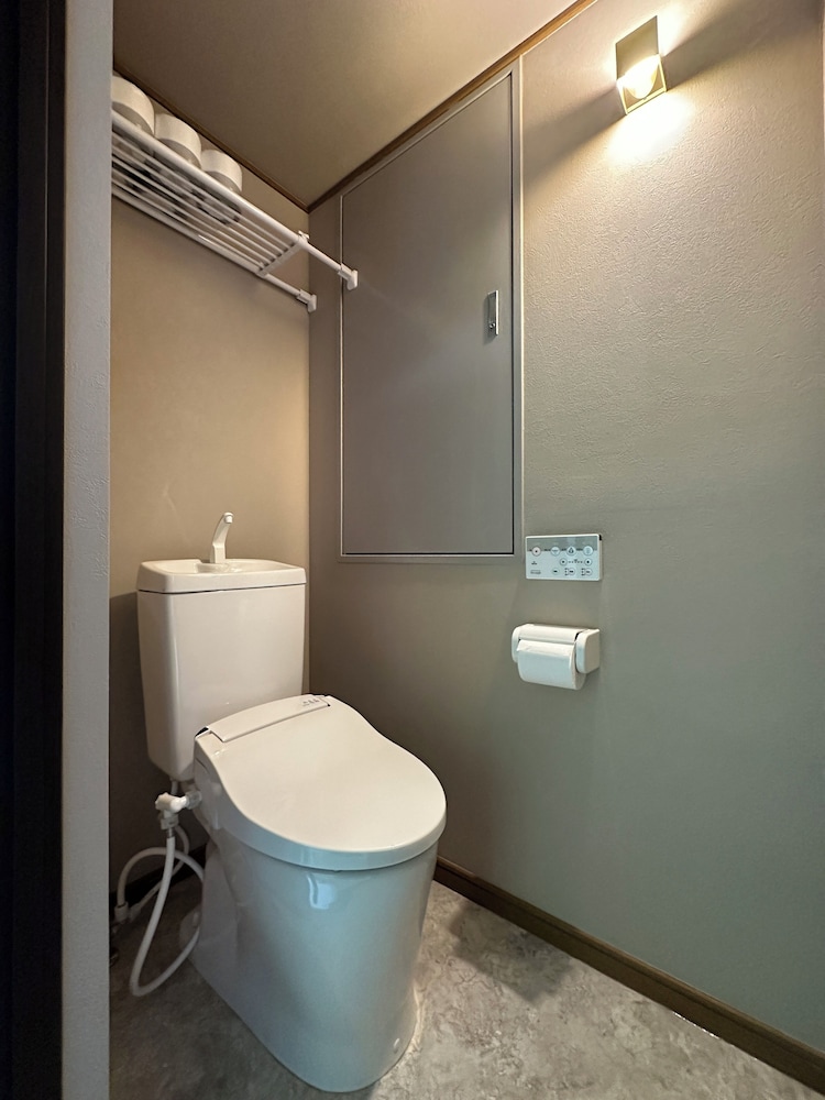 デラックス アパートメント バスルーム2 | LUXES 比治山 601