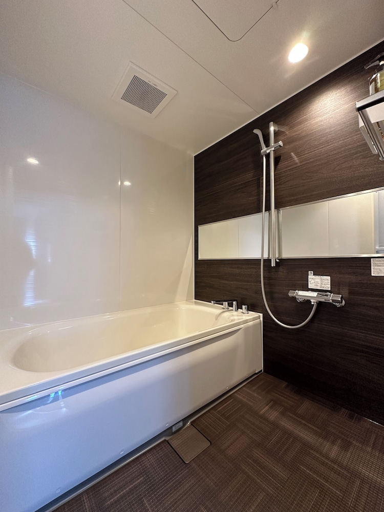 デラックス アパートメント バスルーム1 | LUXES 比治山 601