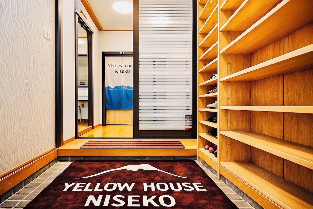 廊下1 | Yellow House Niseko