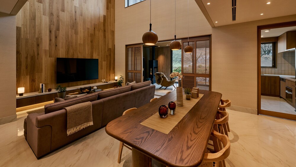 ラグジュアリー ヴィラ ガーデンビュー 客室内のダイニングエリア0 | GLAMDAY STYLE HOTEL SUITE 山ノ麓