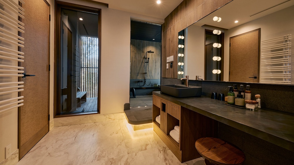 ラグジュアリー ヴィラ ガーデンビュー バスルーム1 | GLAMDAY STYLE HOTEL SUITE 山ノ麓