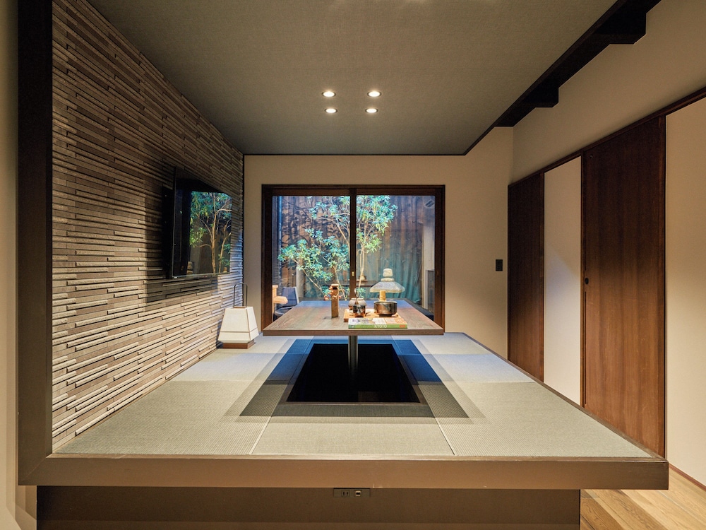 [月見] 2階建て京町家スイート 2ベッドルーム 露天風呂付 禁煙 部屋からの景観0 | Kyoto Machiya 鴨川ガーデンズ