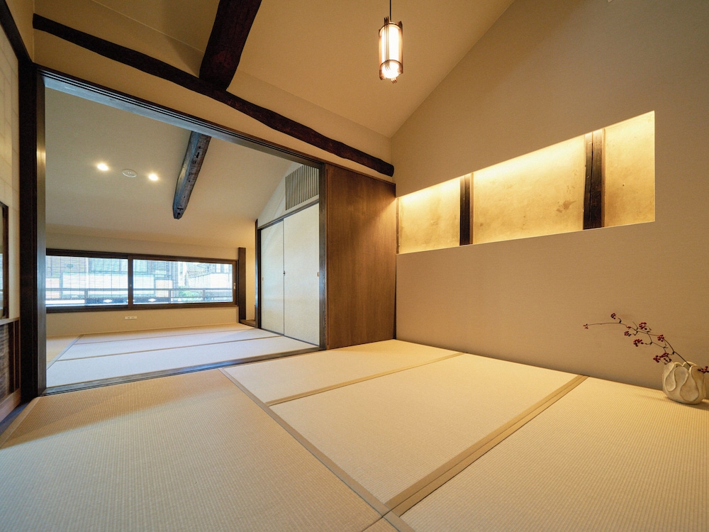 [雪見] 2階建て京町家スイート 3ベッドルーム 露天風呂付 禁煙 (1-6名) 客室1 | Kyoto Machiya 鴨川ガーデンズ