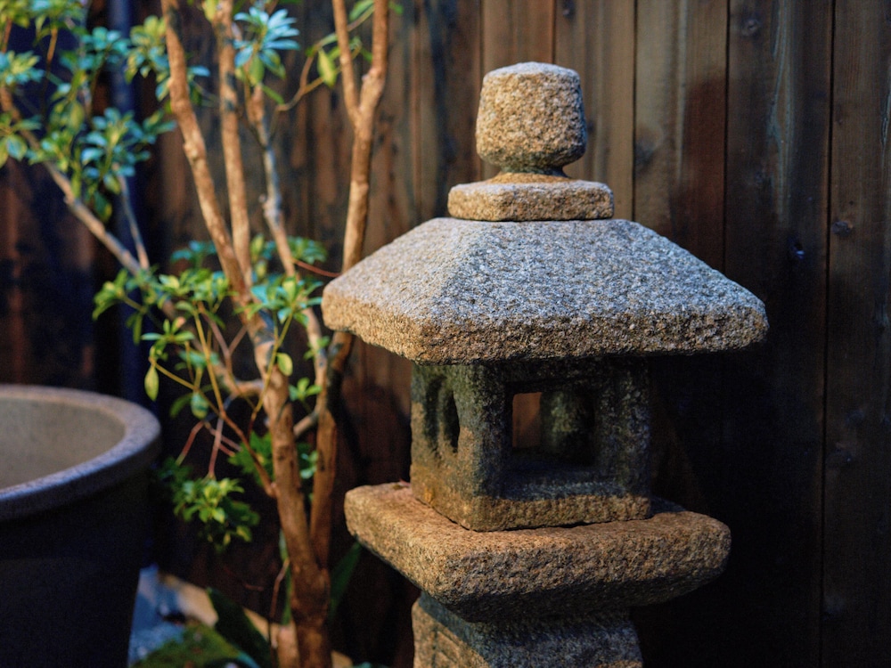 [月見] 2階建て京町家スイート 2ベッドルーム 露天風呂付 禁煙 バスルーム1 | Kyoto Machiya 鴨川ガーデンズ