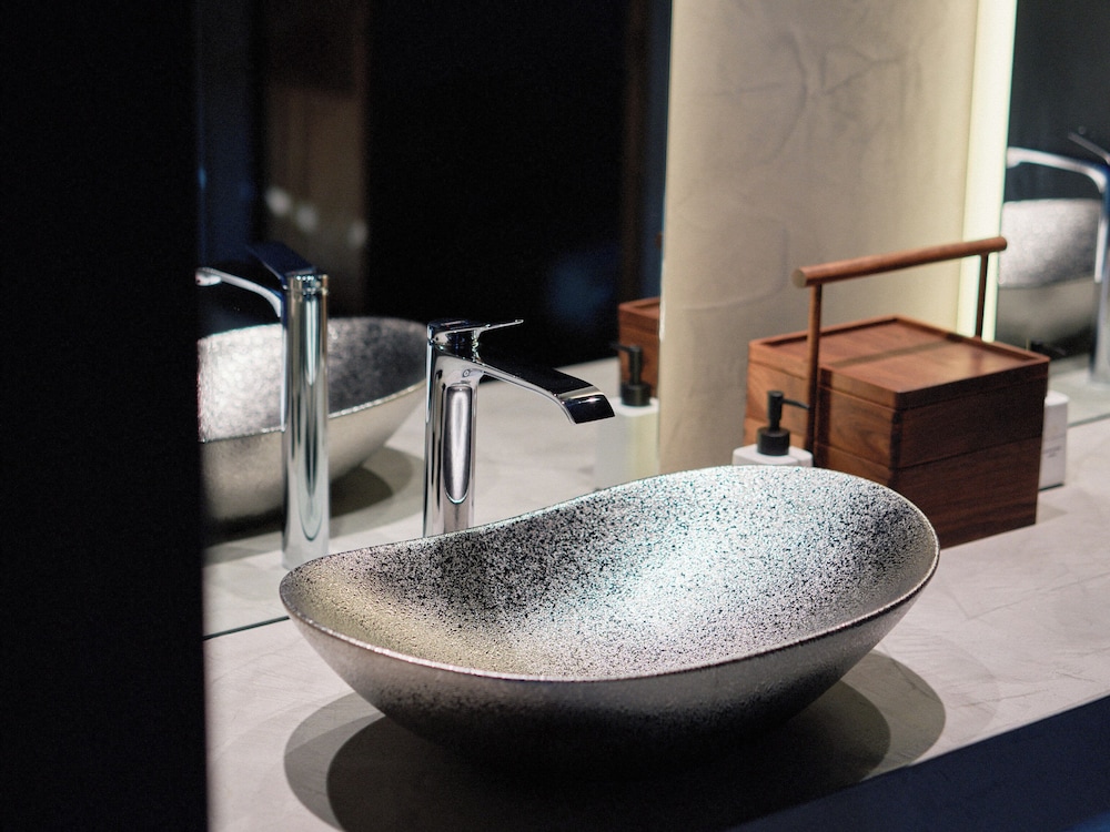 [雪見] 2階建て京町家スイート 3ベッドルーム 露天風呂付 禁煙 (1-6名) バスルーム7 | Kyoto Machiya 鴨川ガーデンズ